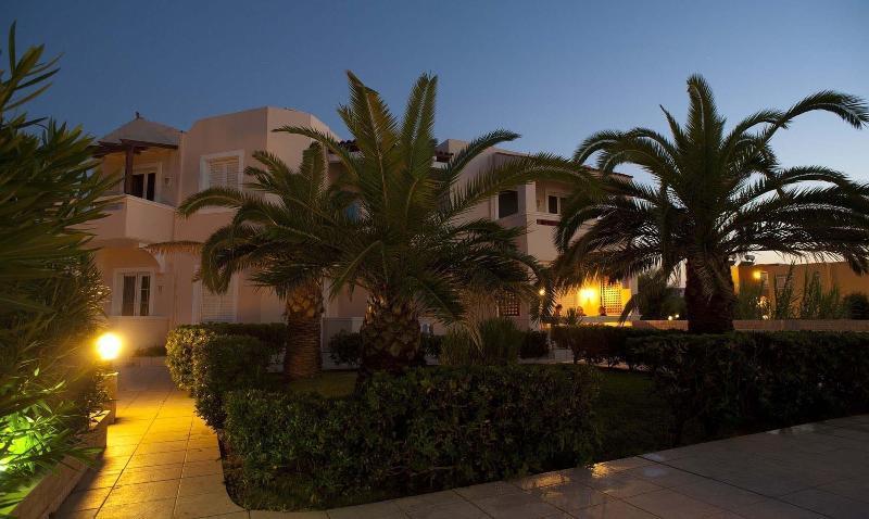 Hotel Caretta Beach Gerani  Exteriör bild