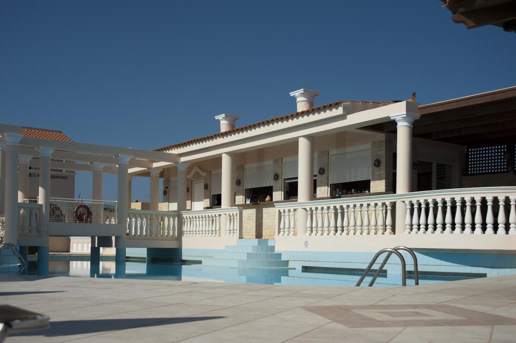 Hotel Caretta Beach Gerani  Exteriör bild